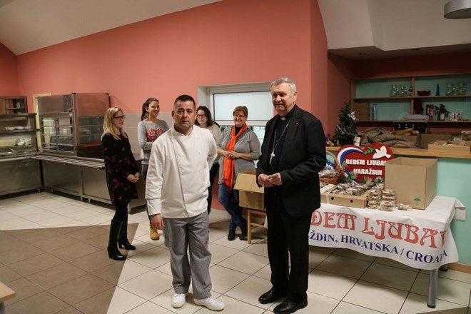 Varaždinski biskup na Badnjak je tradicionalno posjetio Caritasovu Pučku kuhinju